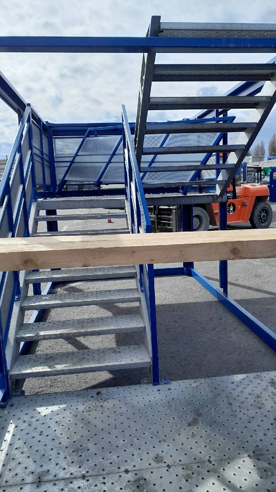 Außentreppencontainer 20' "CLASSIC", gebraucht 