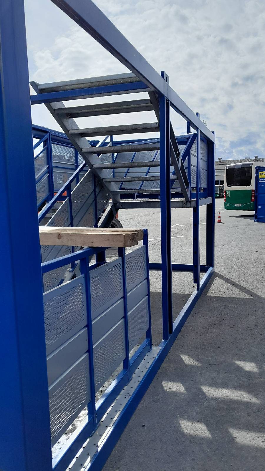 Außentreppencontainer 20' "CLASSIC", gebraucht 